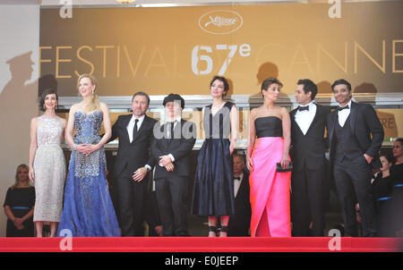 (140514) -- CANNES, Mai 14, 2014 (Xinhua) -- En fonte membres de Grace de Monaco assister à sa création et la cérémonie d'ouverture de la 67e édition du Festival de Cannes à Cannes, France, le 14 mai 2013. Le festival se déroulera du 14 au 25 mai. (Xinhua/Ye Pingfan Banque D'Images