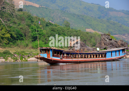 Photo de paysage rivière passager en bateau dans le Nord du Laos voyager sur le fleuve Mékong, le Laos, République, en Asie du sud-est Banque D'Images