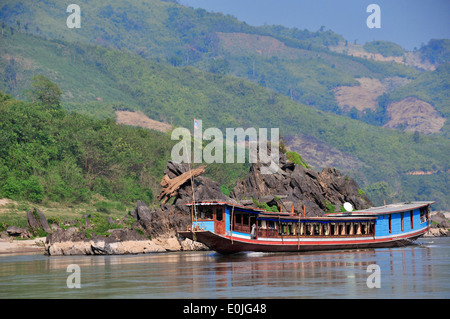 Photo de paysage rivière passager en bateau dans le Nord du Laos voyager sur le fleuve Mékong, le Laos, République, en Asie du sud-est Banque D'Images