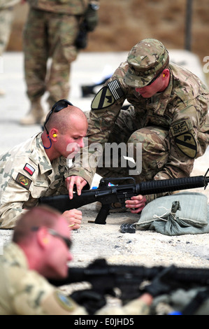 La province de Paktiya, Afghanistan - Armée américaine Sgt. Patrick Pitts, natif d'Craley, Pa. et soldat avec les forces de sécurité plat Banque D'Images