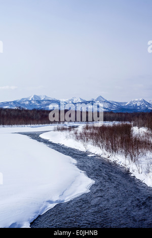 La neige a couvert le mont Shari Banque D'Images