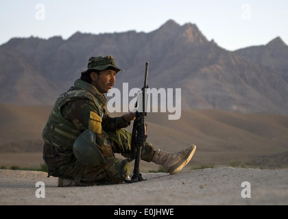 Un commando de l'Afghanistan, avec l'Armée nationale afghane par le 3e Commando Le Kandak, fournit la sécurité cartel via toit pour d'autres C Banque D'Images