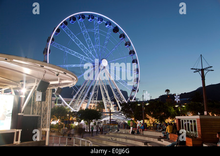 Ferries wheel la nuit, Victoria & Alfred Waterfront, Cape Town, Western Cape, Afrique du Sud Banque D'Images