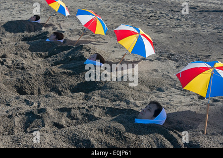 Recevoir les touristes sable vapeur baignoire, Ibusuki, préfecture de Kagoshima, Japon Banque D'Images