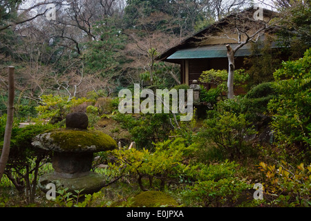 Jardin japonais traditionnel, le Musée Nezu, Tokyo, Japon Banque D'Images