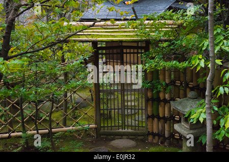 Jardin japonais traditionnel, le Musée Nezu, Tokyo, Japon Banque D'Images