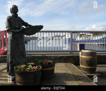 Statue fille hareng stornoway isle of lewis ecosse mai 2014 Banque D'Images