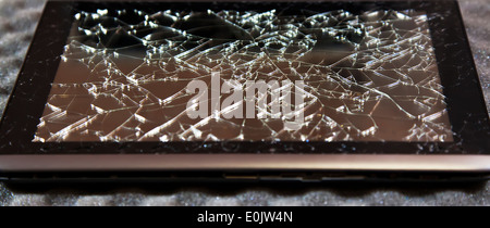 Tablette avec écran tactile cassé Banque D'Images