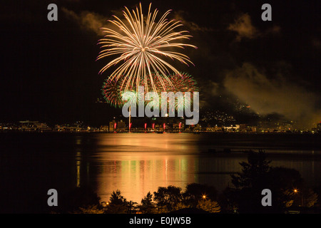 D'artifice sur le lac Suwa dans la préfecture de Nagano, Japon Banque D'Images