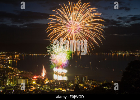 D'artifice sur le lac Suwa dans la préfecture de Nagano, Japon Banque D'Images