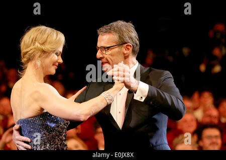 Cannes, France. 14 mai, 2014. L'actrice australienne Nicole Kidman et maître de cérémonie, l'acteur français Lambert Wilson, assistera à la cérémonie d'ouverture de la 67e assemblée annuelle du Festival du Film de Cannes, à Cannes, France, 14 mai 2014. Présenté hors compétition, le film "Grace de Monaco" ouvre le festival qui aura lieu du 14 au 25 mai. Photo : Hubert Boesl - PAS DE SERVICE DE FIL/dpa/Alamy Live News Banque D'Images