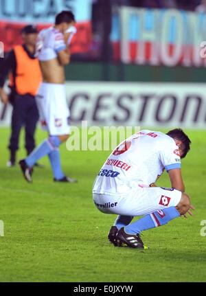 Buenos Aires, Argentine. 14 mai, 2014. Arsenal de Sarandi's Diego Braghieri réagit après les quarts deuxième match aller de la Coupe Libertadores 2014, contre Nacional, tenue à la Julio Humberto Grondona Stadium, à Buenos Aires, Argentine, le 14 mai 2014. Credit : Victor Carreira/TELAM/Xinhua/Alamy Live News Banque D'Images