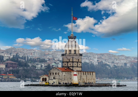 Maidens tower Turkish kiz Kulesi mer nuageux city scape Banque D'Images