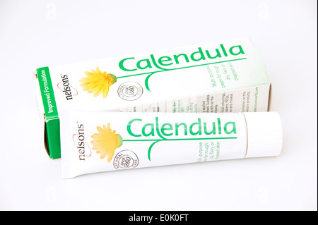 Tube de crème calendula Nelsons pour apaiser la peau traitement homéopathie homéopathie / Banque D'Images