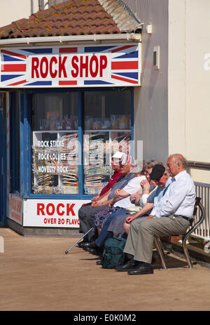 Bournemouth, Royaume-Uni. 15 mai 2014. Tirer le maximum d'un jour ensoleillé chaud à Bournemouth à la hausse des températures. Le beau temps devrait se poursuivre dans la semaine. Credit : Carolyn Jenkins/Alamy Live News Banque D'Images