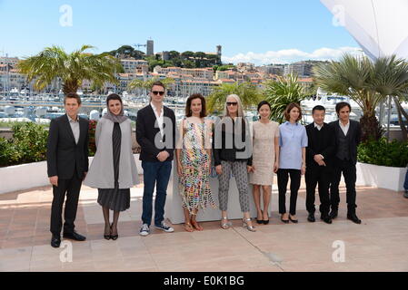 Cannes, France. 14 mai, 2014. CANNES, FRANCE - 14 MAI : (L-R) membres du jury Willem Dafoe, Leila Hatami, Nicolas Winding Refn, Carole Bouquet, présidente du jury, les membres du jury de Jane Campion Do-yeon Jeon, Sofia Coppola, Jia Zhangke et Gael Garcia Bernal assister à la photocall du jury lors de la 67 e Assemblée annuelle du Festival du Film de Cannes le 14 mai 2014 à Cannes, France. Credit : Frederick Injimbert ZUMAPRESS.com/Alamy/Live News Banque D'Images