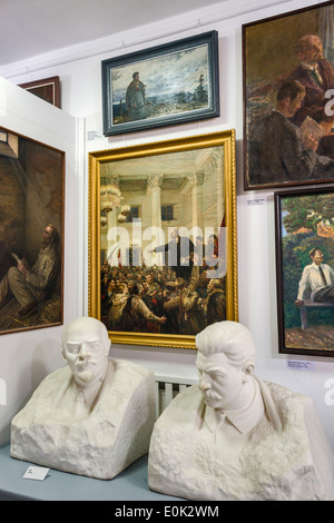 Bustes de Lénine et Staline, le réalisme socialiste Art Gallery, Palais Zamoyski à Kozlowka, près de Lublin, Pologne Malopolska Banque D'Images