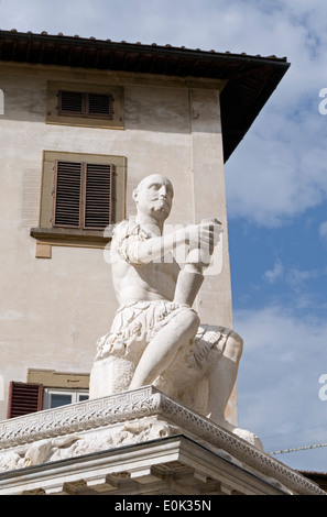 Statue de Giovanni Delle Bande Nere sur la Piazza San Lorenzo Florence Italie Banque D'Images