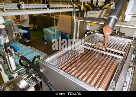 Royaume-uni, Bournville : Cadbury Cream Egg ligne de production. Banque D'Images