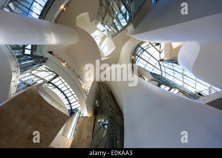 L'architecte Frank Gehry Guggenheim Museum design architectural futuriste intérieur à Bilbao, Pays Basque, Espagne Banque D'Images