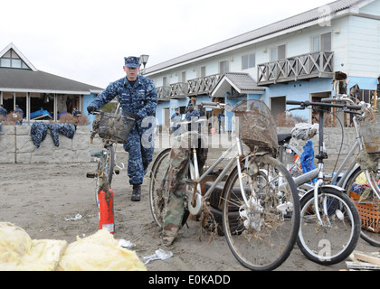 Maître de 2e classe Jordan Smith, un travail remarquable de Owosso, Michigan, affecté à l'informatique et des télécommunications Naval Station Fa Banque D'Images