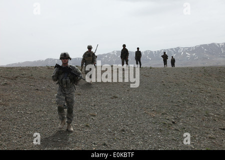 Les soldats de l'armée des États-Unis à partir du 1er peloton, la Compagnie Charlie, 1er Escadron, 91e Régiment de cavalerie, 173ème Airborne Brigade Combat Team, Banque D'Images