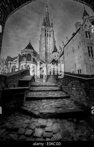 L'église de style gothique Grand à Bruges en Belgique, elle est appelée Église Notre Dame. Banque D'Images