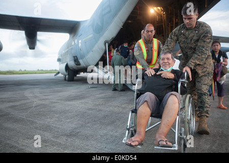 1er lieutenant Josiah Stephen, un officier du renseignement avec ravitaillement en vol de l'Escadron de transport maritime 152, actuellement affecté à 3D M Banque D'Images