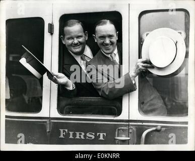 08 août, 1932 - Laurel & Hardy à Paddington avant le départ pour les USA Banque D'Images