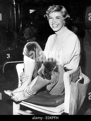 Portrait de Doris Day smiling on set Banque D'Images