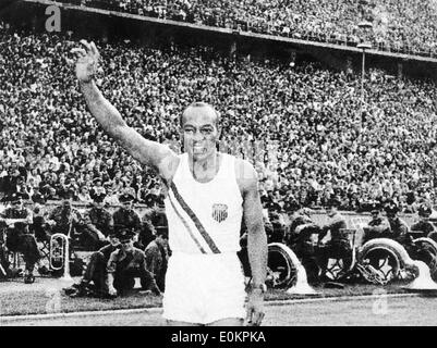 Médaillé d'or Américain Jesse Owens lors des Jeux Olympiques de Berlin Banque D'Images