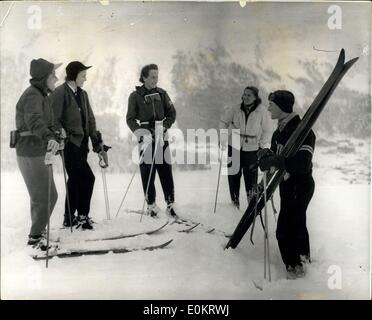 30 janvier 1948 - Isobel Roe, Rosemary Sparrow, Biddy DukeWolley, Evie pincer, Jean Boyagis Les préparatifs pour les Jeux Olympiques d'hiver à Saint-Moritz Banque D'Images