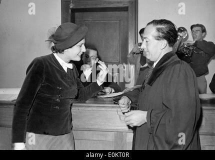 Cinéaste Leni Riefenstahl lors d'un procès Banque D'Images