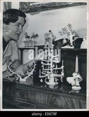 01 janv., 1950 - Vida utilisé pour divertir les soldats - et maintenant elle conçoit et fabrique des poteries uniques : Miss Vida Brock, une jeune femme Banque D'Images