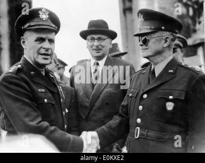 Le président Eisenhower rencontre Matthew Ridgway Banque D'Images