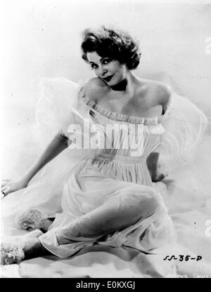 01 janvier 1951 - Photo : circa 1950, emplacement exact inconnu. ARLENE DAHL (né le 11 août 1925) est une actrice de cinéma américain et ancien contrat MGM star, qui atteint notoriété durant les années 1950. Elle est la mère de l'acteur Lorenzo Lamas. Banque D'Images