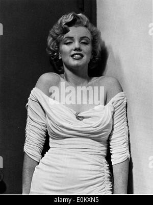 Marilyn Monroe starlette posant pour Parade magazine Banque D'Images