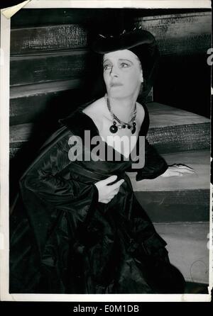 Mar. 03, 1953 - RICHARD III AU THÉÂTRE DE SHAKESPEARE. PHOTO KEYSTONE MONTRE : RACHAEL KAMPEON dans le rôle de la reine Elizabeth au cours de reharrsal pour la jouer ''Richard III'' à Stratford-on-Avon. Banque D'Images