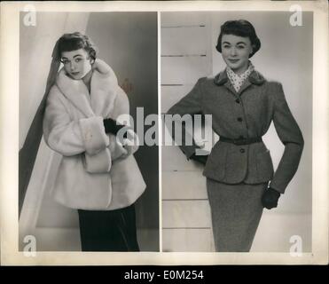 Avril 04, 1953 - Fourrure de Flannel - en tissus de nylon Nylon : pour toutes les occasions seront indiqués par les fileurs, Nylon britannique Ltd. à cette année, les industries britanniques paire, Londres et Birmingham, 27 avril - 8 mai. La photo montre la gauche blanc manteau de fourrure Bickler nylon tissu. Très léger à porter, il possède une pile, doux et facile à nettoyer. La droite, ressort suit par Dereta de Londres dans un mélange de nylon et de laine flanelle. Le col est bordé de jersey à côtes. Banque D'Images