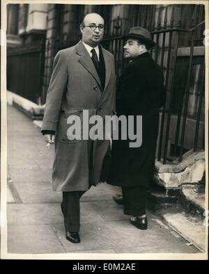 Avril 04, 1953 - John Christie apparaît à Clerkenwell. Cour. M. Derek Curtis-Bennet - C.R. Pour la défense arrive John Reginald Halliday Christie qui est accusé de meurtre de quatre femmes - y compris sa femme- a comparu à la Cour de Clerkenwell. Photo : Keystone montre- M. Derek Curtis-Bennet qui est c.r. pour la défense - arrive à la Cour de Clerkenwell. Banque D'Images