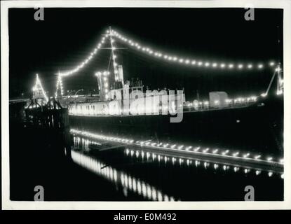 Mai 05, 1953 - Les navires dans la Tamise- courts pour le couronnement. Navires dans la Tamise addete la brillance - lorsqu'ils sont éclairés en vue du Couronnement. Banque D'Images