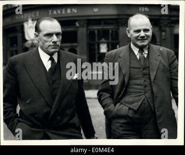 Juin 23, 1953 - Deuxième jour de procès Christie à l'Old Bailey : photo montre l'inspecteur en chef Griffin (à gauche) et l'Inspecteur Keldy, Banque D'Images