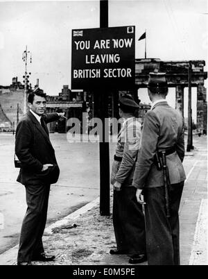 L'acteur Gregory Peck sur le plateau de 'l'homme de nuit' Banque D'Images