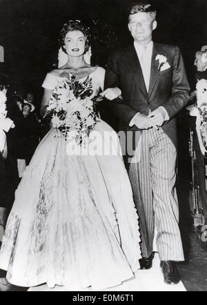 Le président John F. Kennedy épouse Jackie Banque D'Images