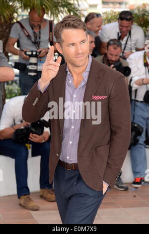 Cannes, France. 16 mai, 2014. L'acteur Ryan Reynolds assiste à la 'captifs' photocall annuel à la 67e Festival de Cannes le 16 mai 2014 à Cannes, France. Credit : Frederick Injimbert ZUMAPRESS.com/Alamy/Live News Banque D'Images