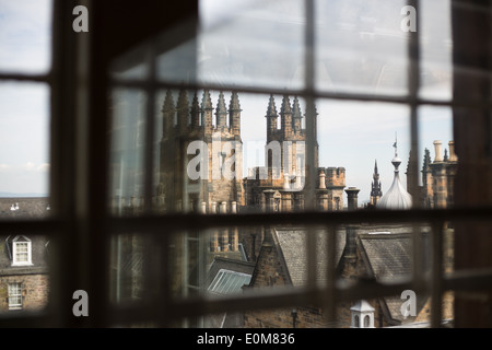 Vue sur Édimbourg et skyline vu du haut de Camera Obscura building sur la rue (Royal Mile), à Edimbourg, Ecosse Banque D'Images