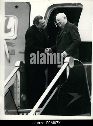 Le 12 décembre 1953 - Le Premier ministre revient à la maison. Sir Winston dit adieu à M. Laniel. Photo montre sir Winston Churchill offres Banque D'Images