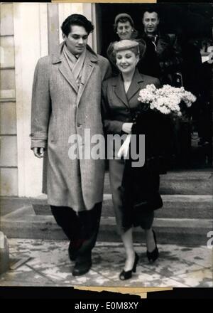 01 janv., 1954 - Miss France 1950 : Miss Germany 1950 mariés et l'avenir Hollywood étoiles Renate Hoy mariés le 13 janvier à Munich. L'heureux mari est le jeune acteur américain. Banque D'Images