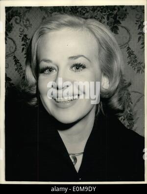 Mar. 03, 1954 - Hildegarde Neff à la réception ; Hildegarde Neff, la star du cinéma allemand, qui est venu à Londres pour présenter dans le Trilby George Minter Noel Langley production de Svengali et Trilby, dans lequel elle est à l'étoile avec Robert Newton et Terence Morgan, ce soir ont assisté à une réception à l'Milroy Club. Photo montre Hildegarde Neff, à la réception de ce soir. Banque D'Images