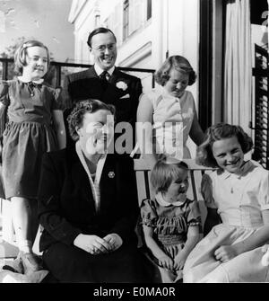 La reine Juliana, le Prince Bernhard et leurs filles Banque D'Images